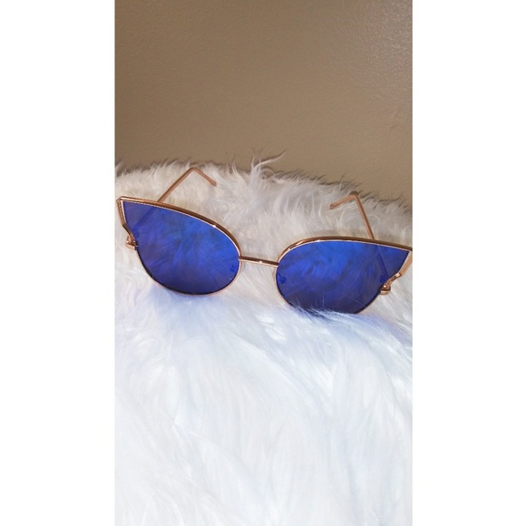 Accessories - Cat-Eye Sunglasses w/blue lens & rose gold frame